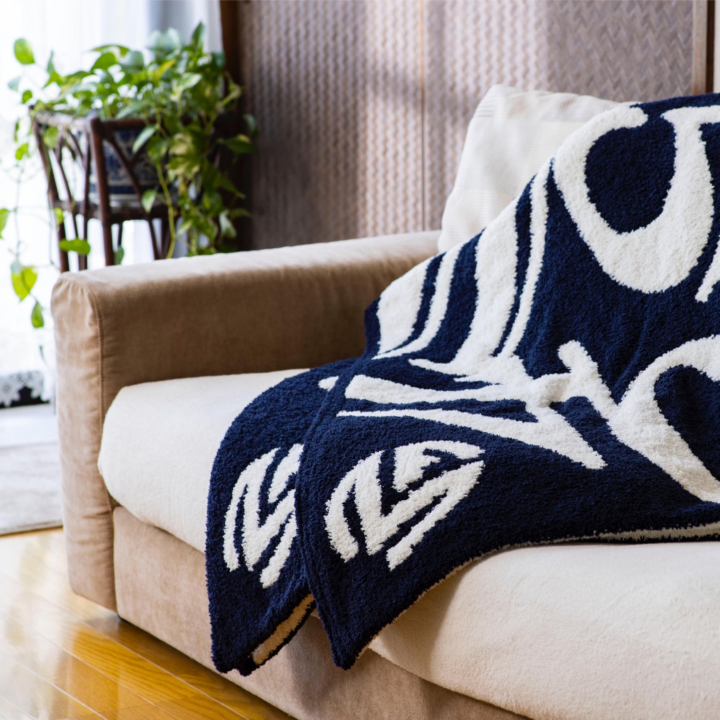BLANKET Navy FRANCK MULLER FUTURE FORM × Kashwére